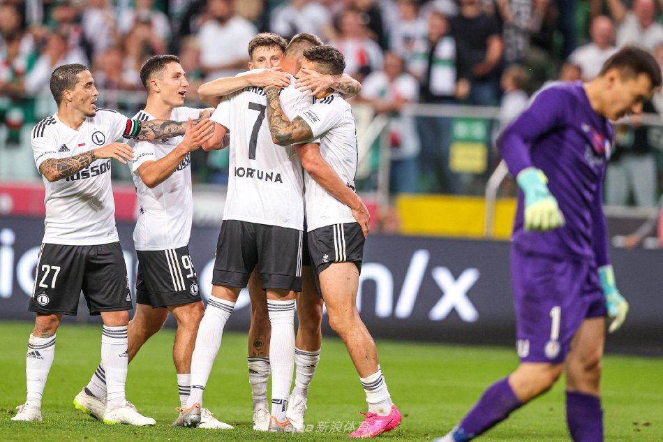 高居榜首 高居榜首